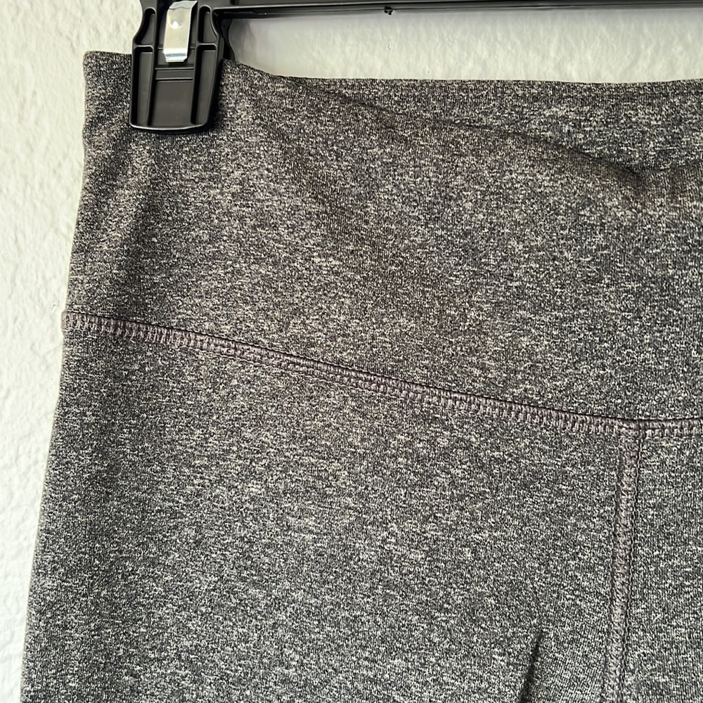 Gray quarter calve, athletic leggings - Picture 4 of 5